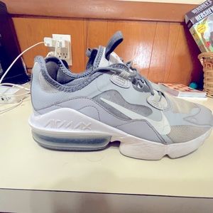 Nike Air Max infinity 2 Gray and White size 7.5